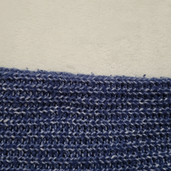 GAP V-Neck Knit Sweater in Blue & White Women's Size M - Picture 6 of 7